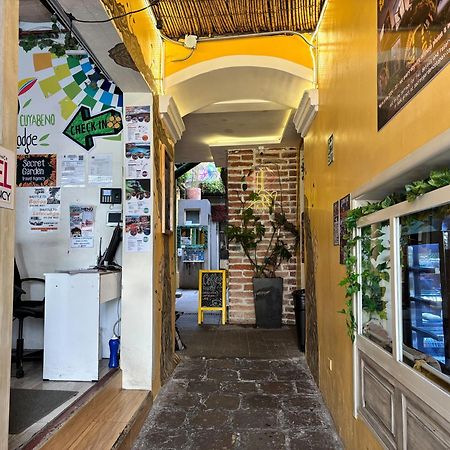 The Secret Garden Hostel Quito Exterior foto