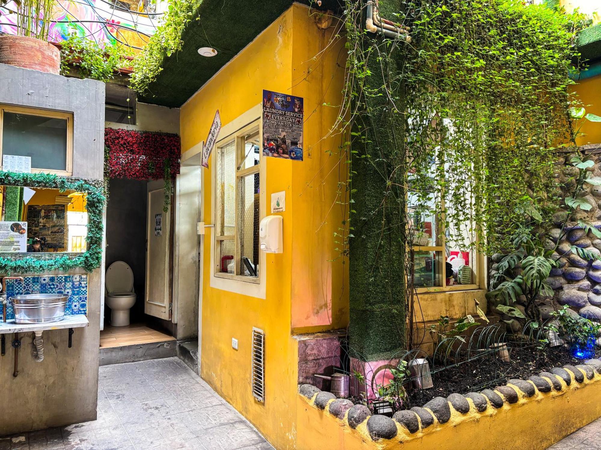 The Secret Garden Hostel Quito Exterior foto