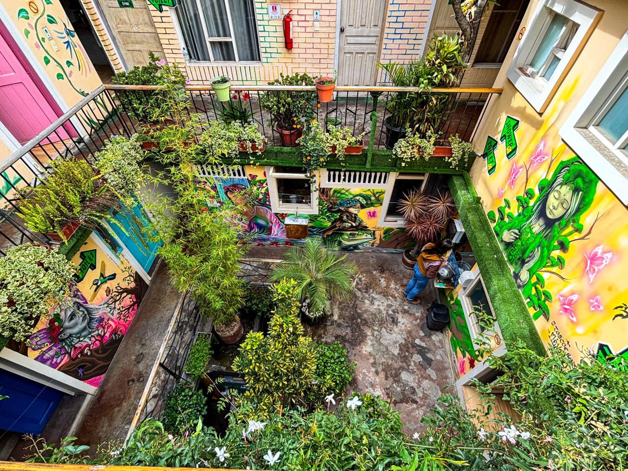The Secret Garden Hostel Quito Exterior foto