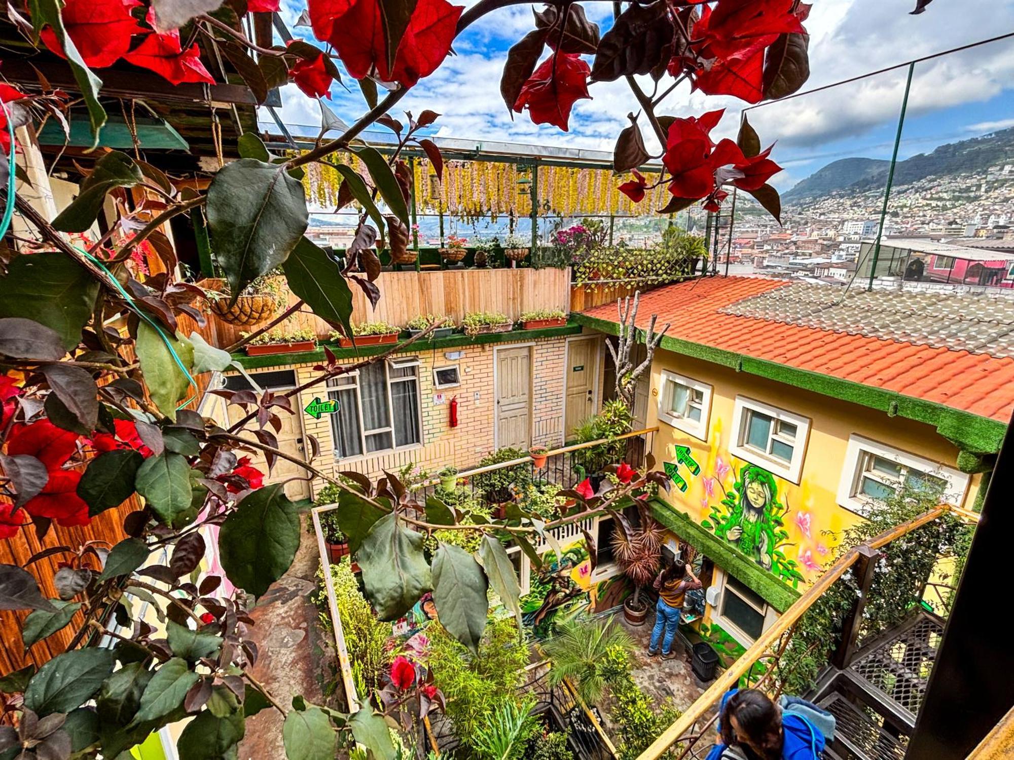 The Secret Garden Hostel Quito Exterior foto